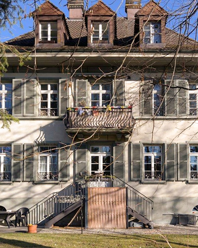 Villa in Biel mit Garten