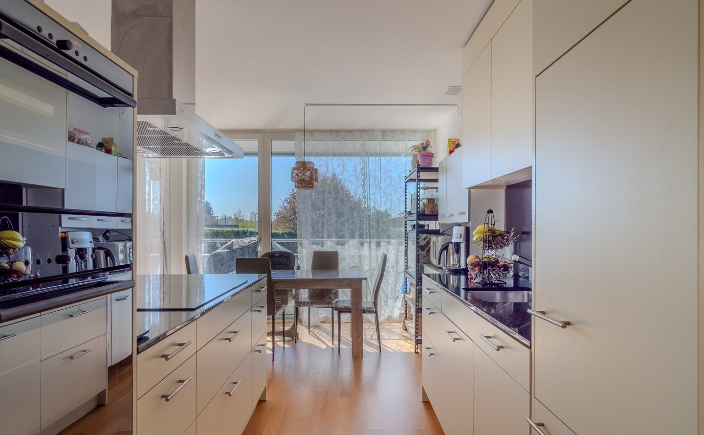 Wohnung mit Hobbyraum, Balkon und Sitzplatz